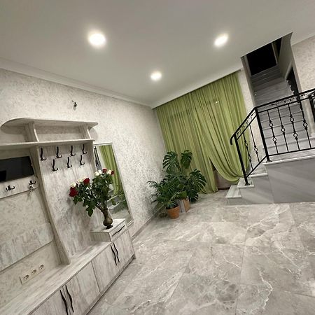 Three Palms Guest House Tbilisi Ngoại thất bức ảnh
