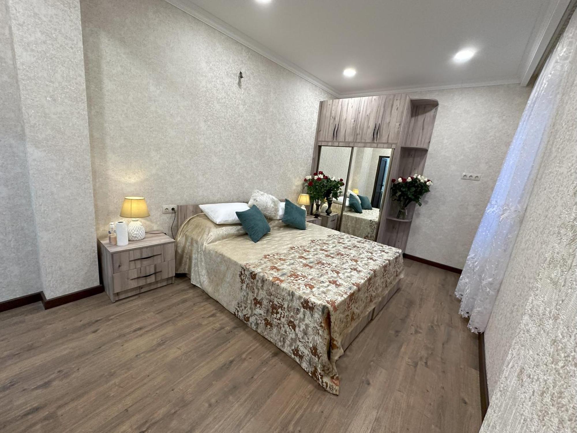 Three Palms Guest House Tbilisi Ngoại thất bức ảnh
