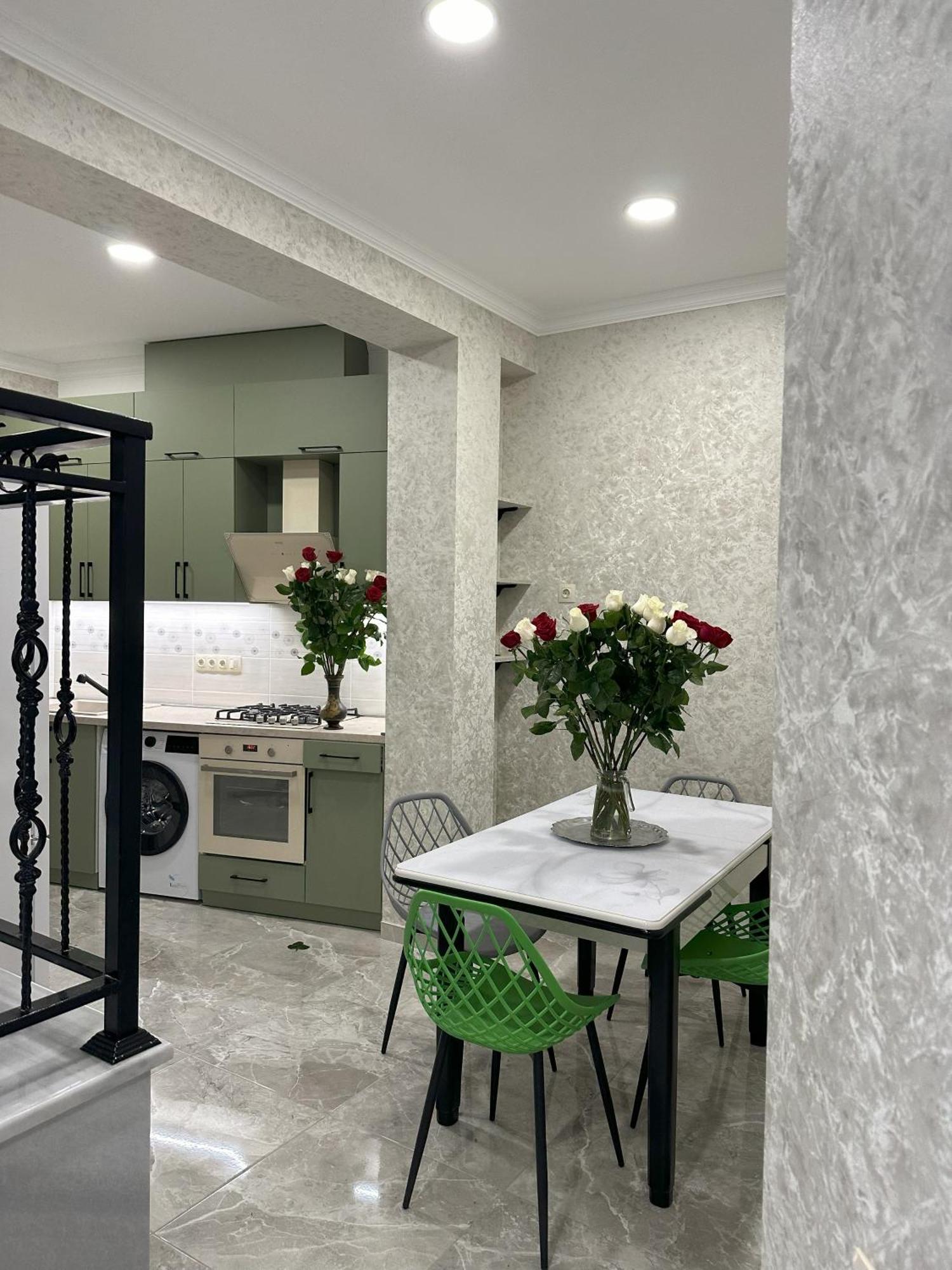 Three Palms Guest House Tbilisi Ngoại thất bức ảnh