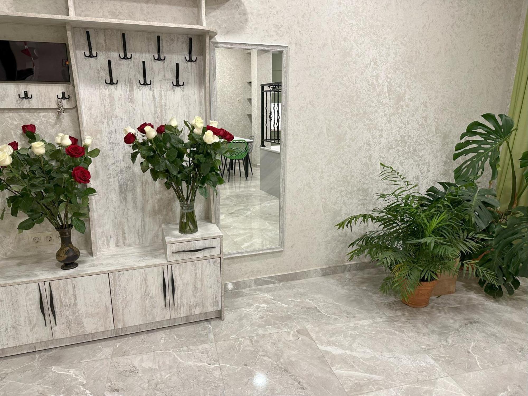 Three Palms Guest House Tbilisi Ngoại thất bức ảnh