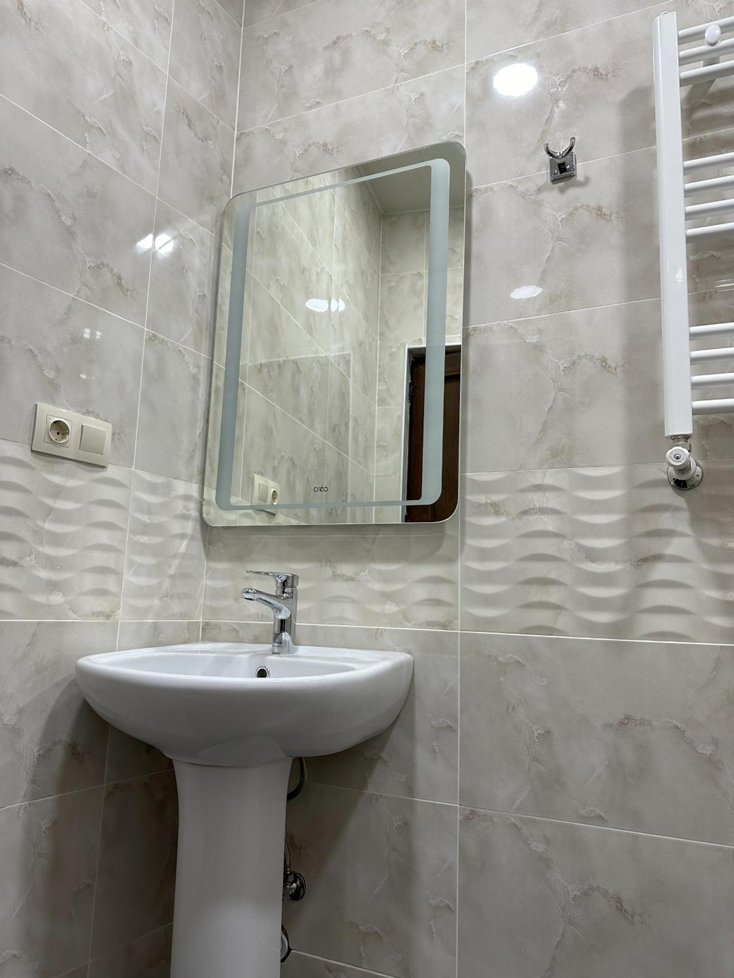 Three Palms Guest House Tbilisi Ngoại thất bức ảnh