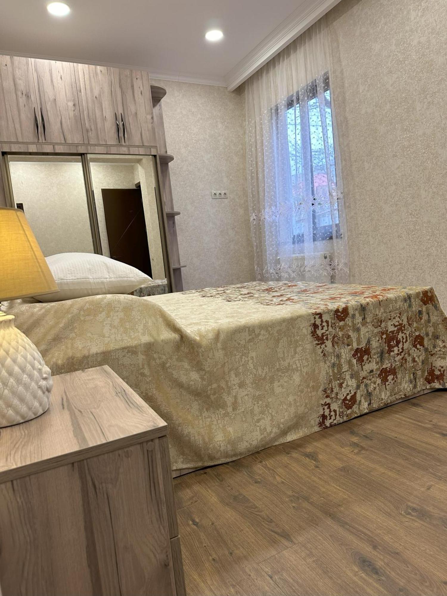 Three Palms Guest House Tbilisi Ngoại thất bức ảnh
