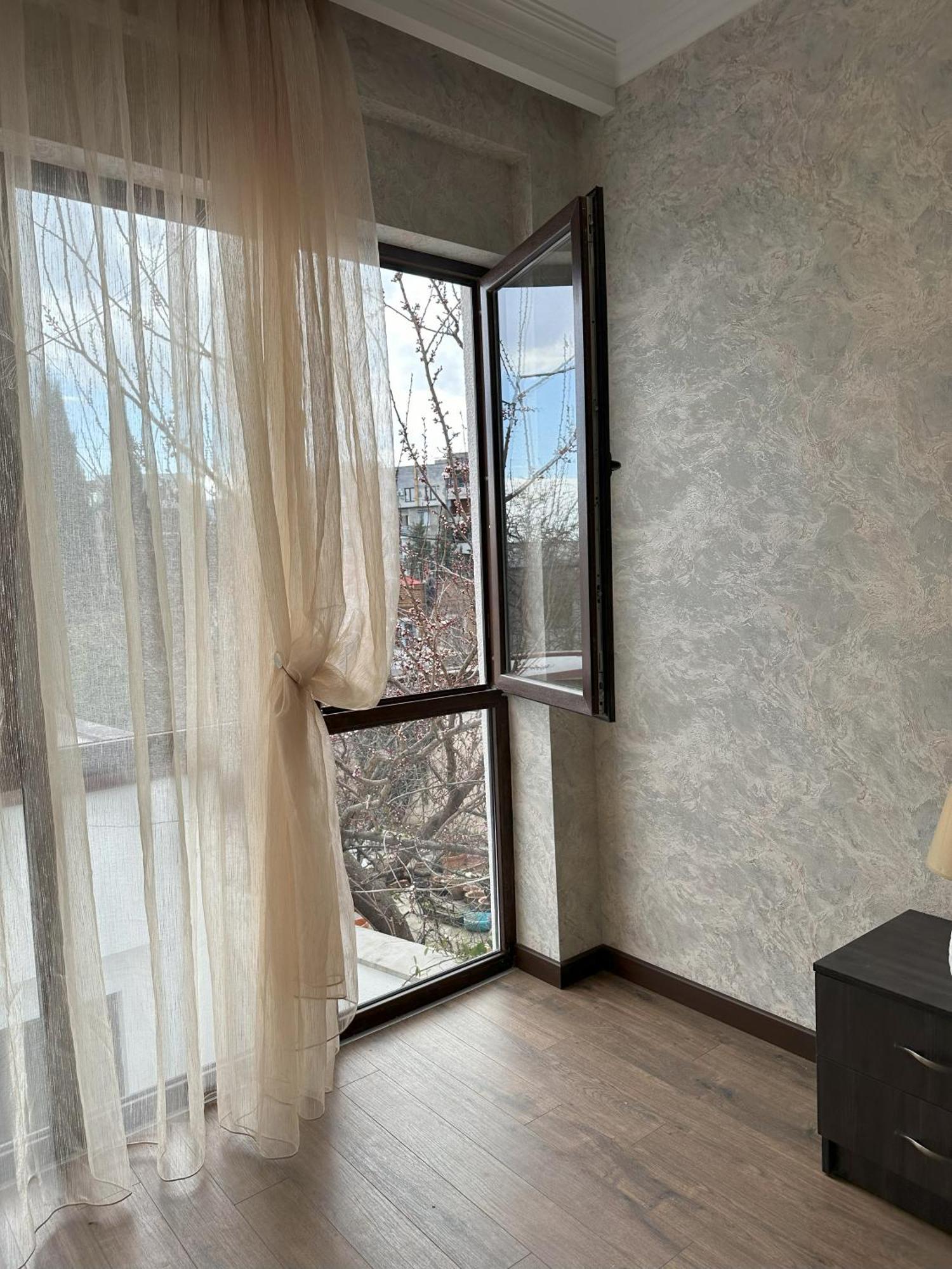 Three Palms Guest House Tbilisi Ngoại thất bức ảnh