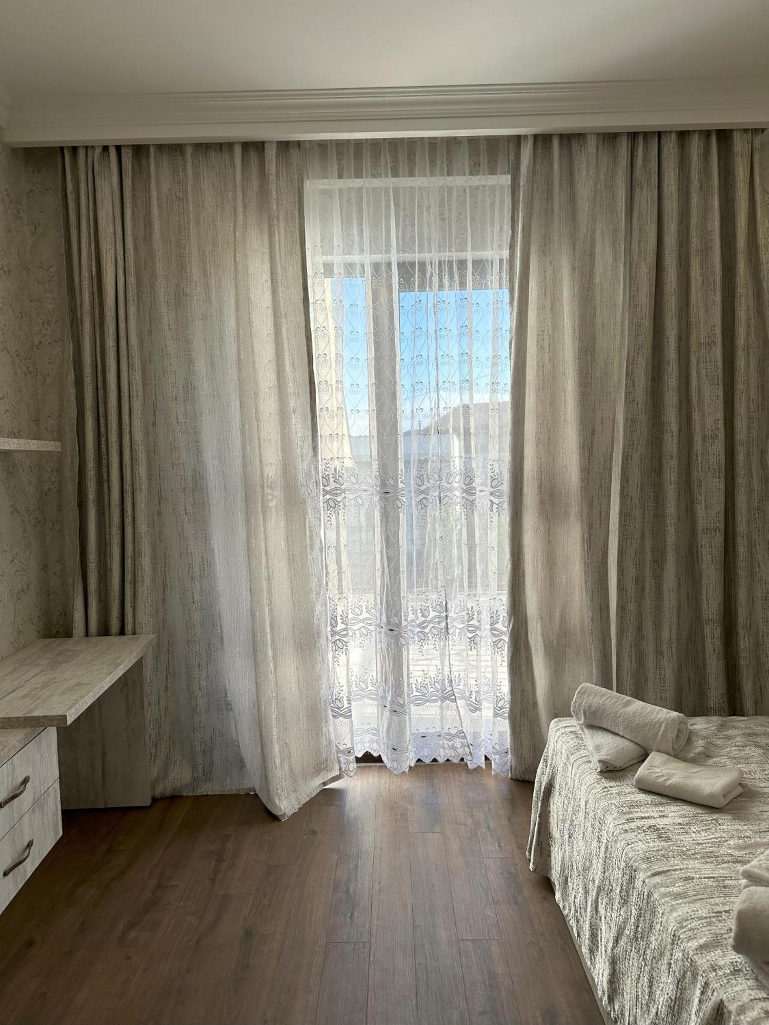 Three Palms Guest House Tbilisi Ngoại thất bức ảnh