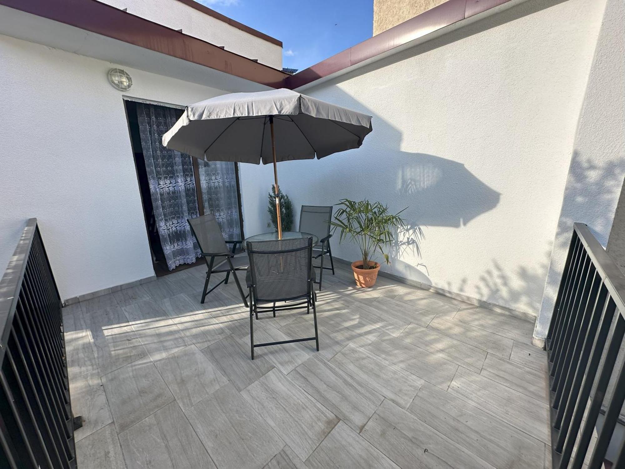 Three Palms Guest House Tbilisi Ngoại thất bức ảnh