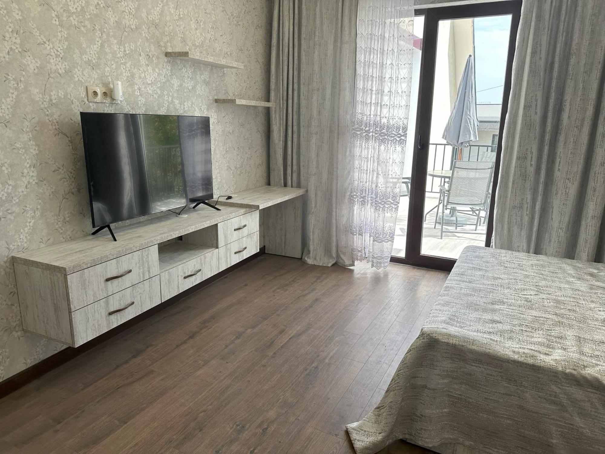 Three Palms Guest House Tbilisi Ngoại thất bức ảnh