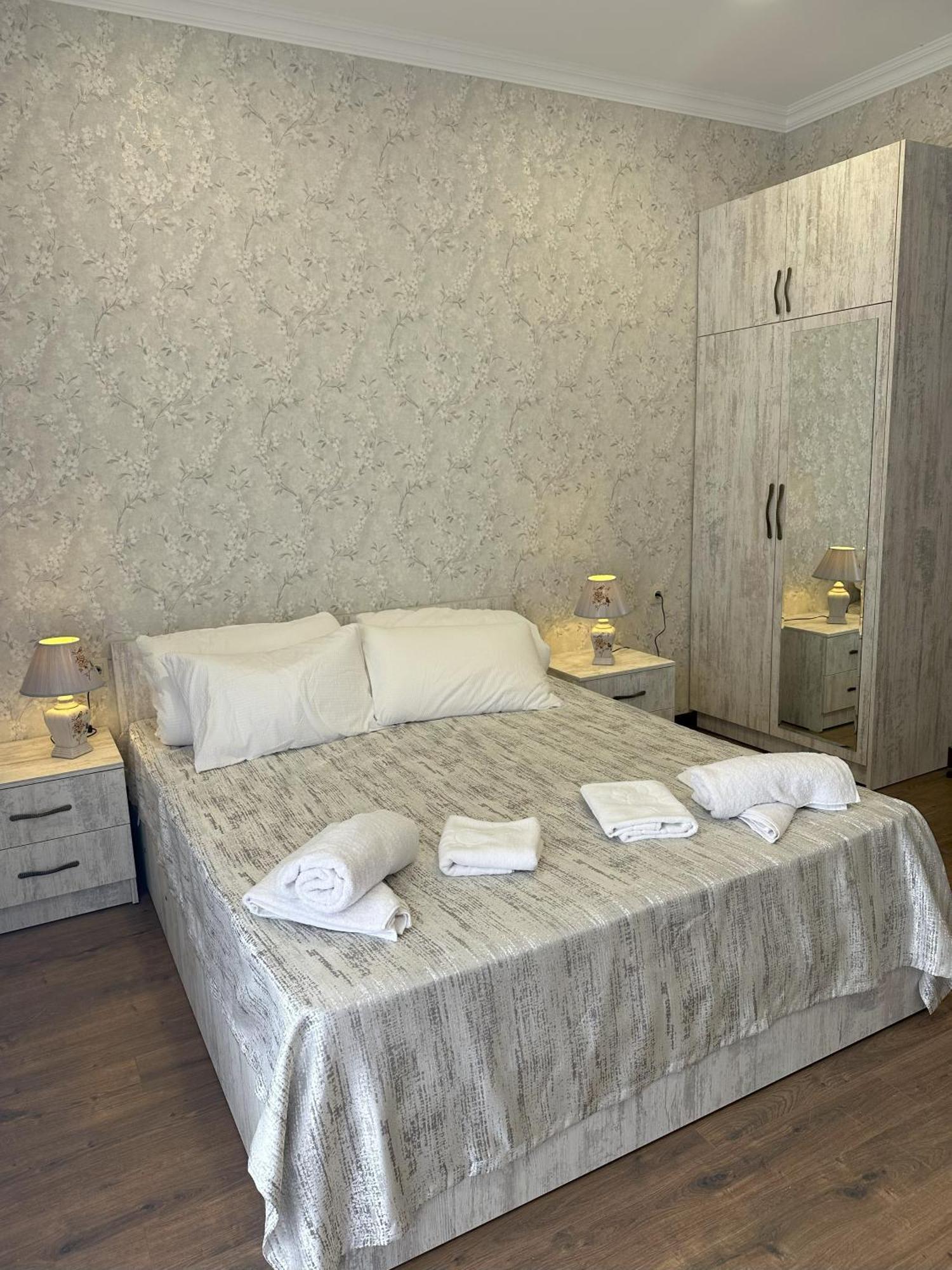 Three Palms Guest House Tbilisi Ngoại thất bức ảnh