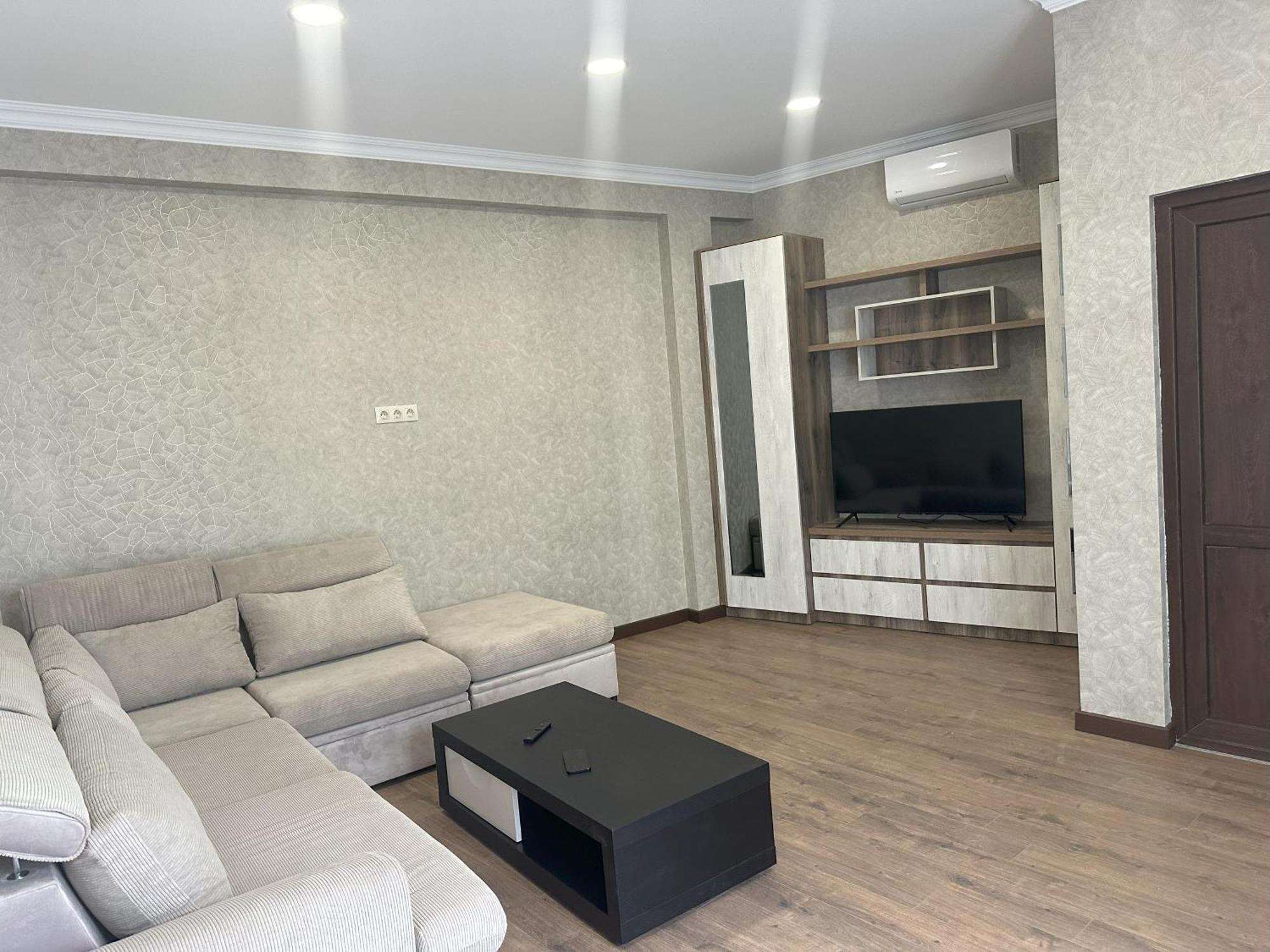 Three Palms Guest House Tbilisi Ngoại thất bức ảnh
